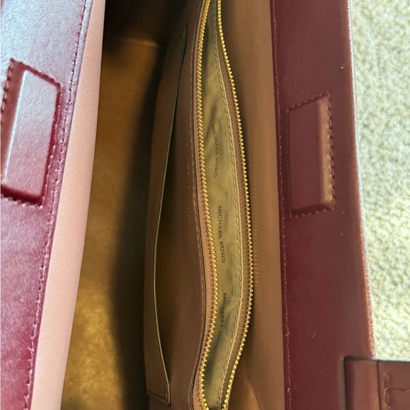 michael kors purse - Picture 6 of 7